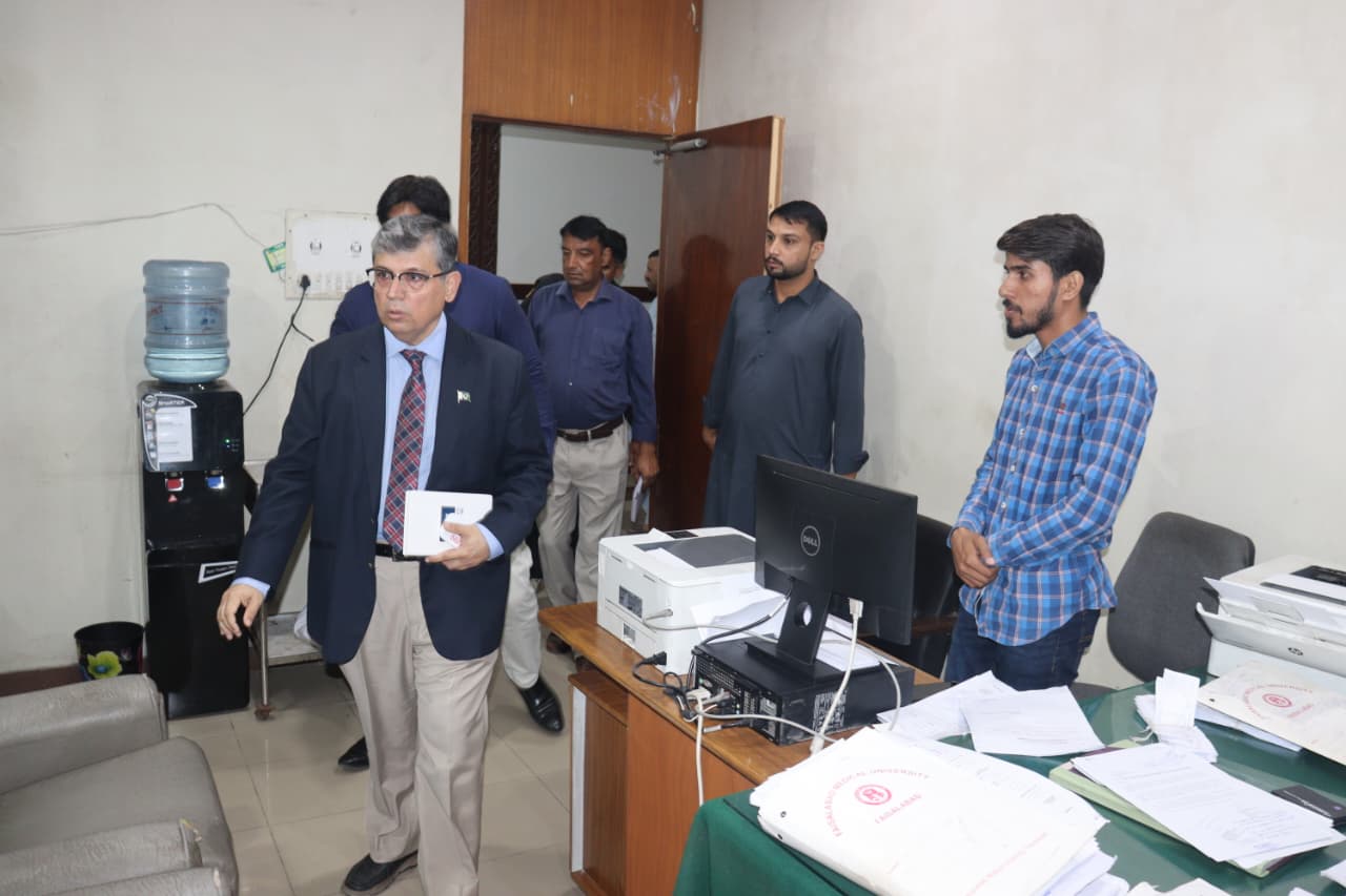 Vice Chancellor Visits FMU Administrative Departments